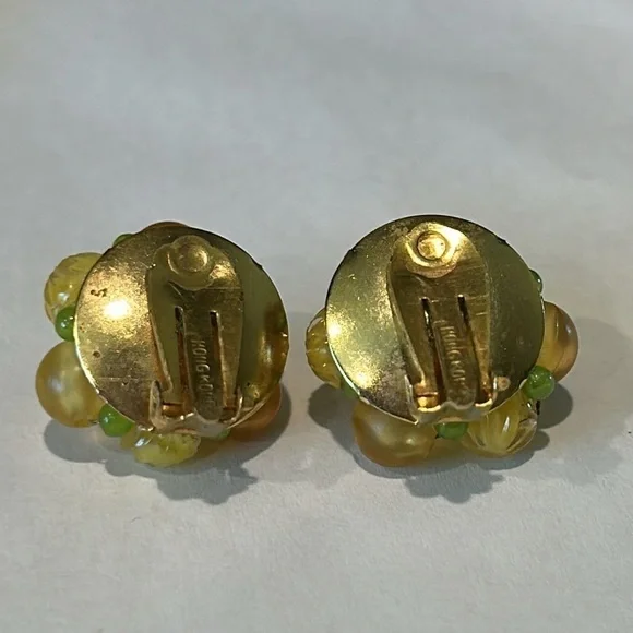 Vintage 1950s yellow round bead double strand necklace and matching earrings - Picture 5 of 9